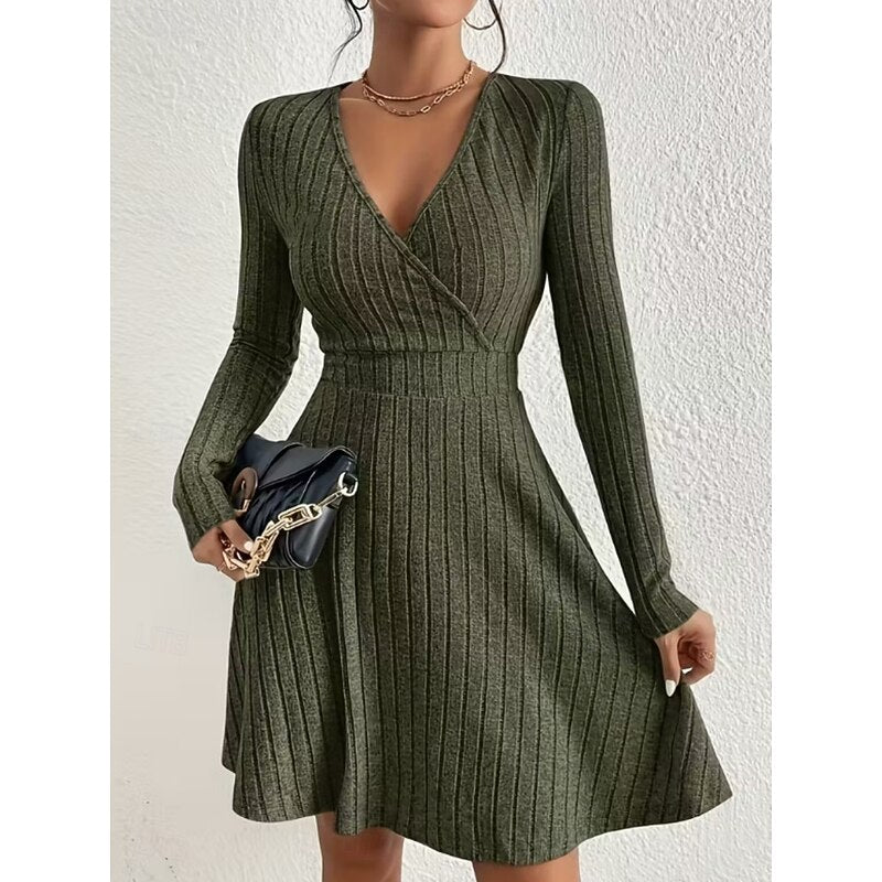 Rippstrick Wickelkleid fürs Büro – Grün