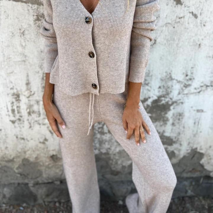 Strickjacke & Hose Set – Ribstrick fürs Büro