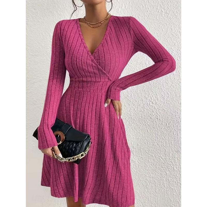 Rippstrick Wickelkleid fürs Büro – Rosa