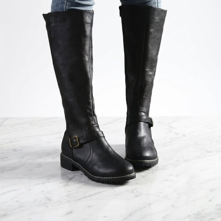 Kniehohe Stiefel mit Schnalle und Blockabsatz