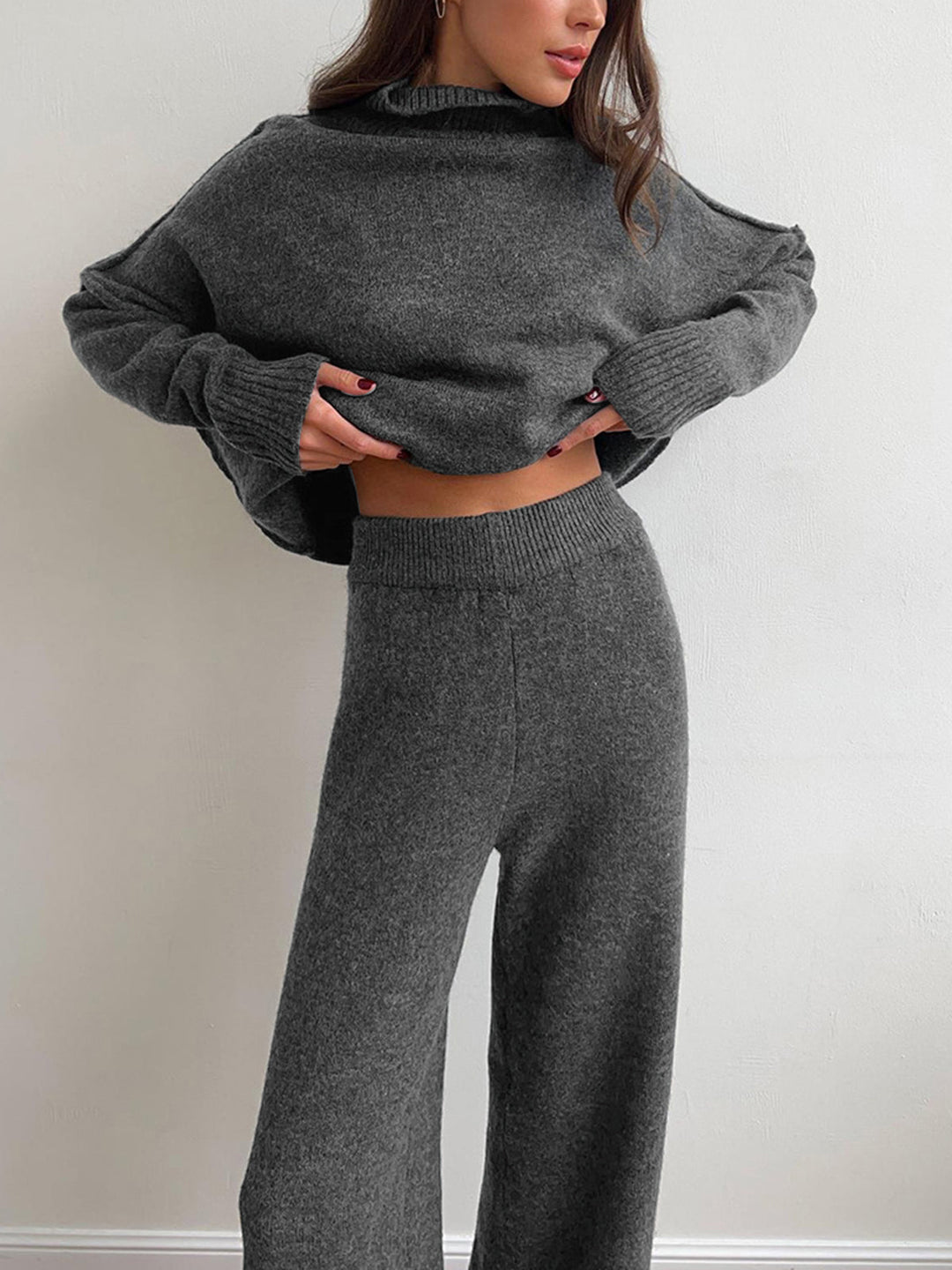 Strickset Rollkragen Pullover und weite Hose