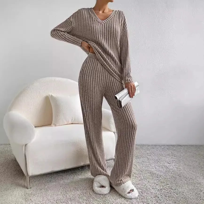 Rippstrick-Loungewear-Set mit V-Ausschnitt fürs Büro – Grau